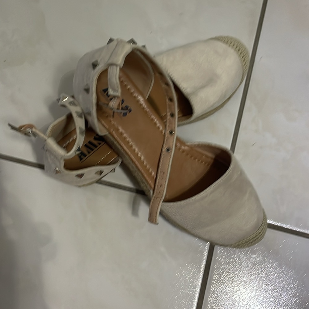 AMS sandals - Picture 2 of 10